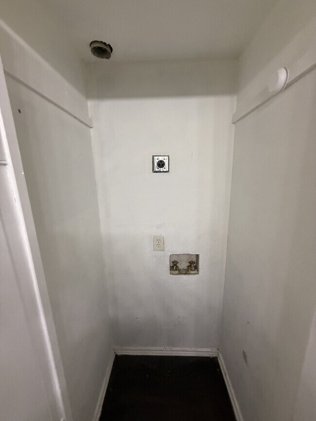 Building Photo - 9601 Forest