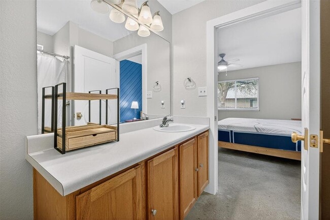 Building Photo - 1182 Waller St