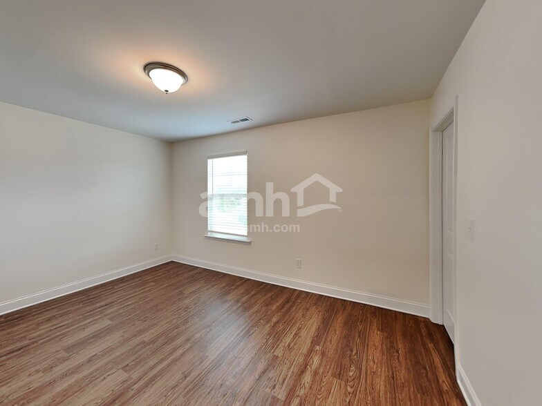 Building Photo - 156 Havenbrook Dr