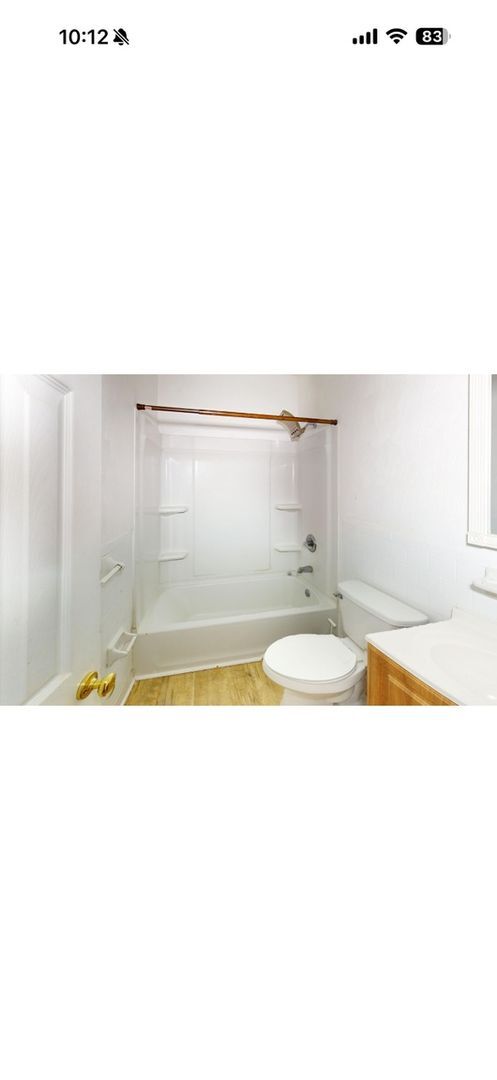 Building Photo - 718 Langley Ave