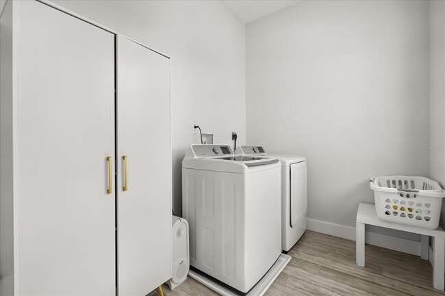 Building Photo - 668 Overspin Dr