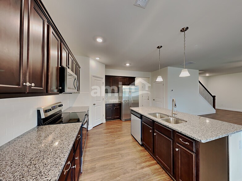 Building Photo - 5075 Hudson Vly Dr