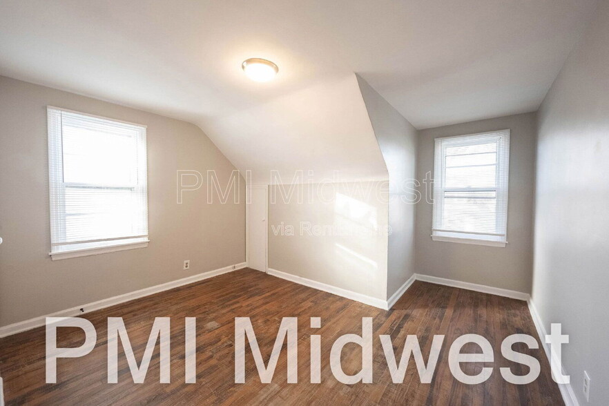 Building Photo - 1319 N Alton Ave