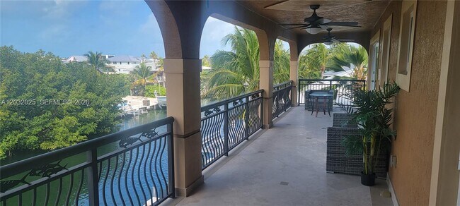 Building Photo - 51 W Plaza Del Lago