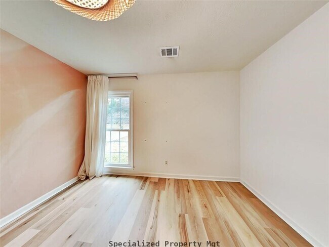 Building Photo - 4660 Hampton Square Dr
