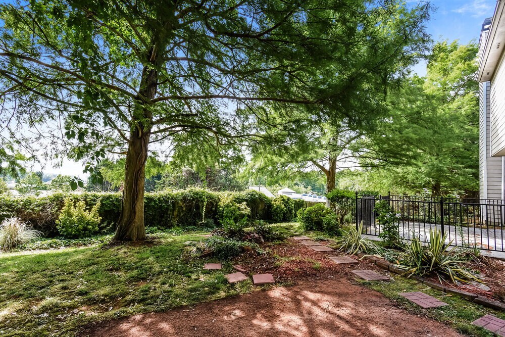 Building Photo - 1675 Berrywood Way