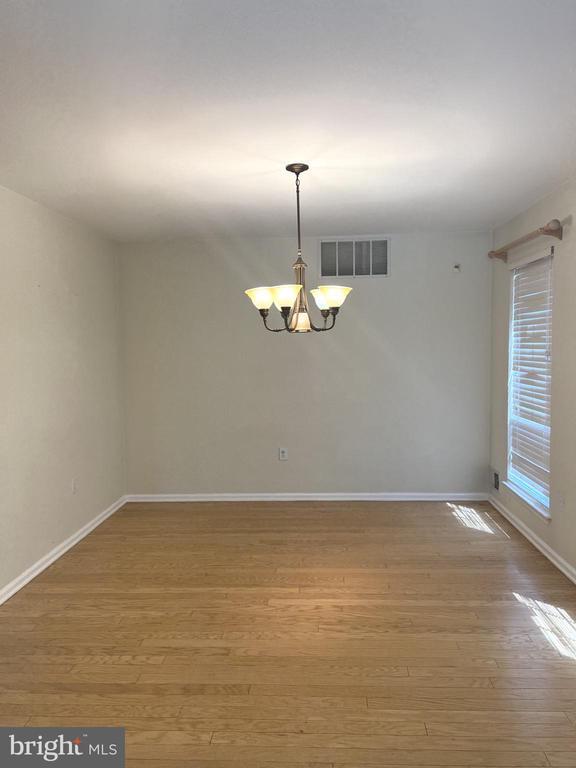 Building Photo - 301 Deer Run Ct