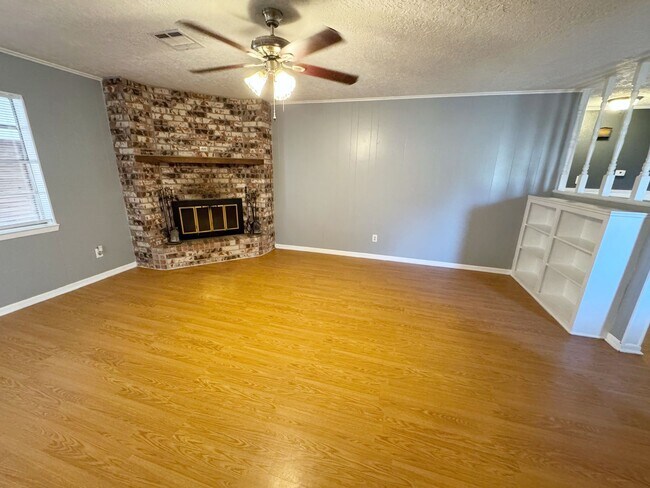 Building Photo - 1011 Gene Dr