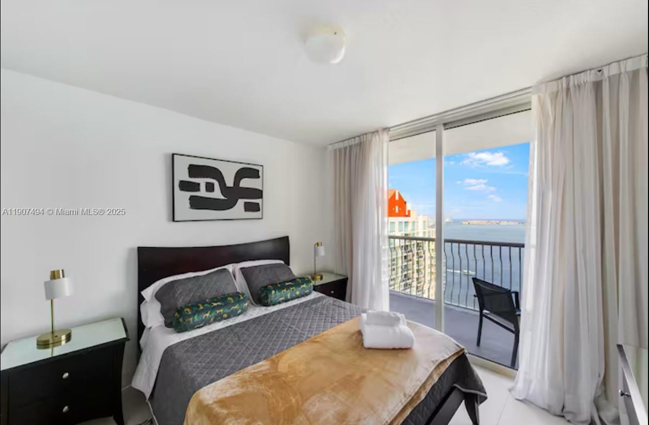 Building Photo - 1200 Brickell Bay Dr