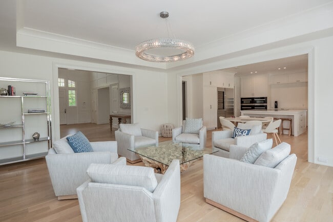 Building Photo - 126 Somerset Ave