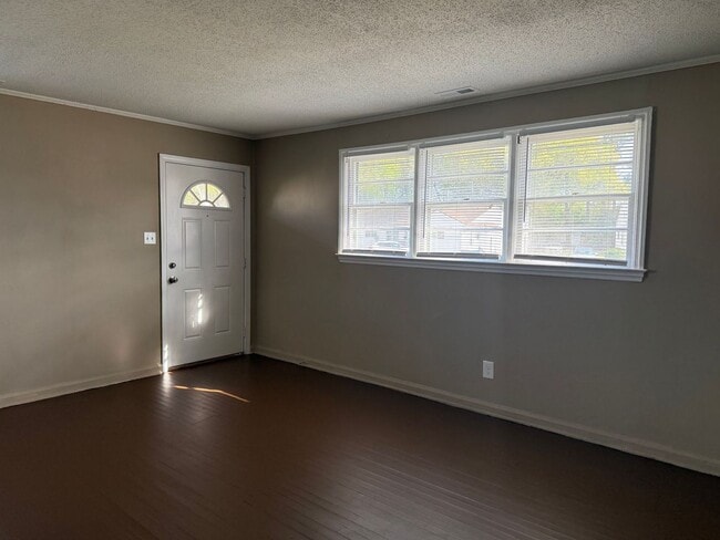 Building Photo - Nice 2 bedroom, 1 bath Duplex located in New River