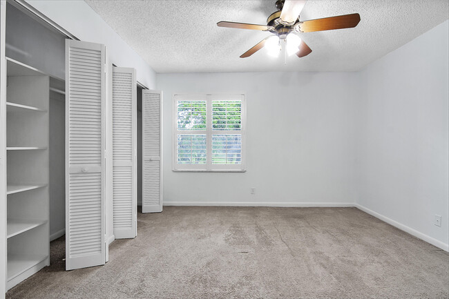 Building Photo - 1011 Siena Oaks Cir E