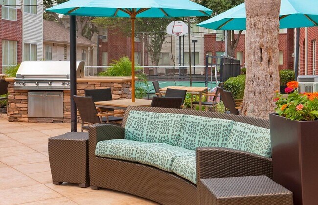 Building Photo - Houston-Galleria