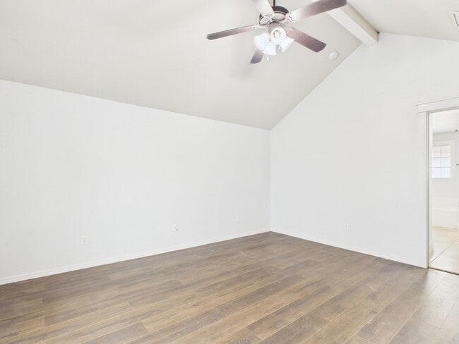 Building Photo - 4 bedroom in City View!