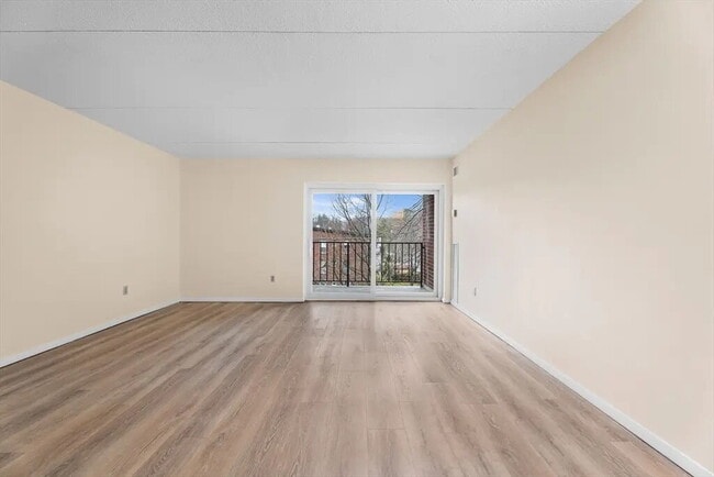 Building Photo - "Spacious 1-Bedroom Retreat with Gleaming Hardwood Floors in Chestnut Hill"