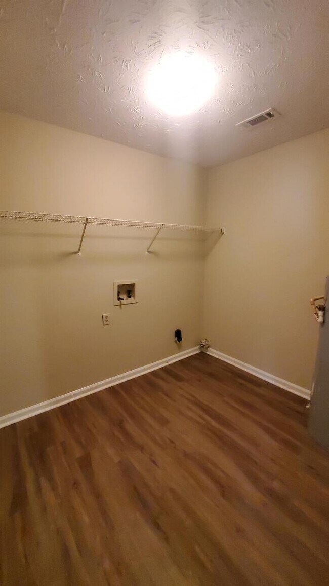 Building Photo - 1150 Micha Way