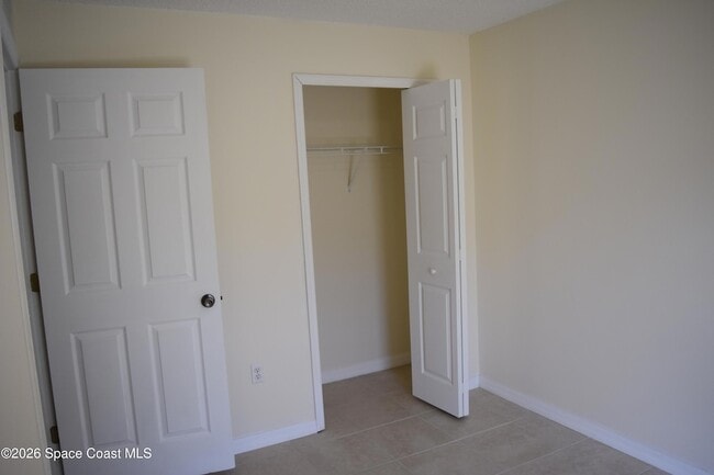 Building Photo - 247 High Rd NW