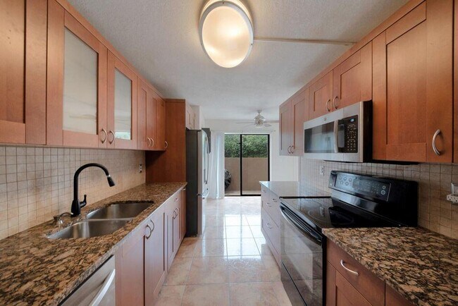 Building Photo - 2206 NW 39th Ave