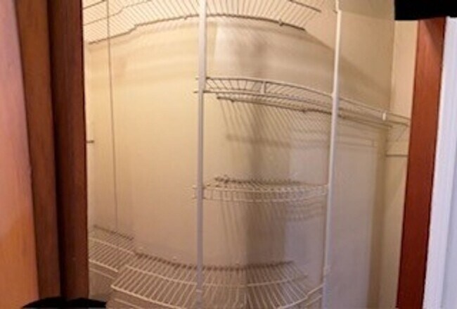 Building Photo - 704 E Thomas St