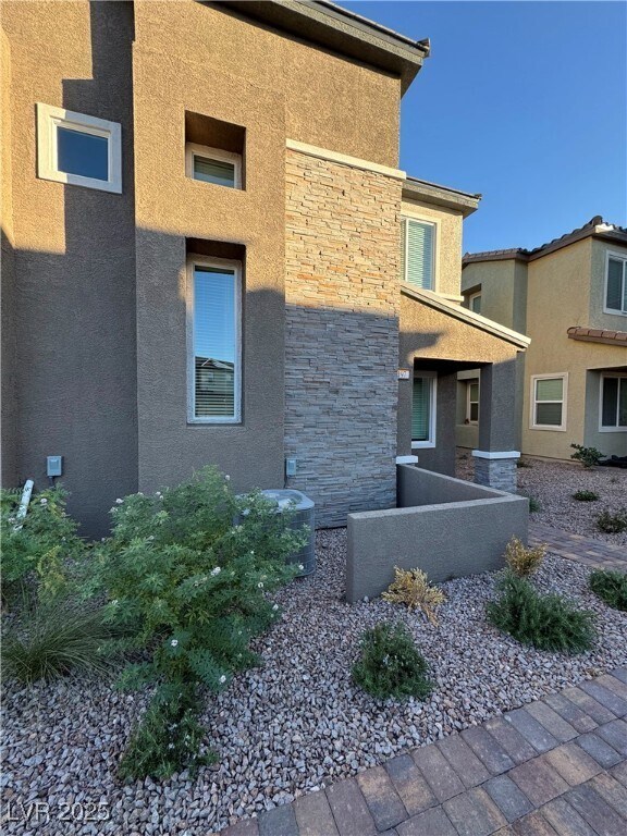 Primary Photo - 197 Wewatta Ave