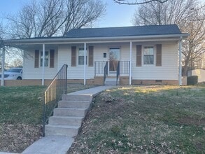 Building Photo - Renovated 2 Bedroom Home for Rent in Kingsport TN | Modern Kitchen