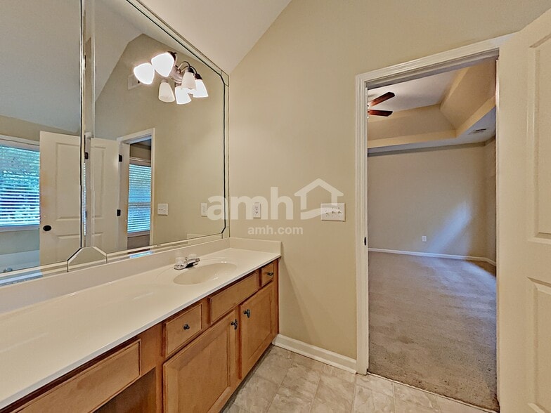 Building Photo - 243 Ascott Ln