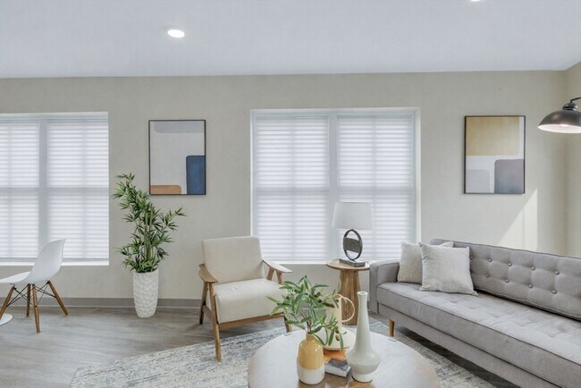 Building Photo - 377 Cummins Hwy