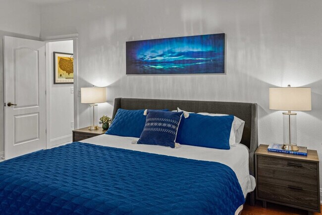 Building Photo - 1802 NW Mustang Ave