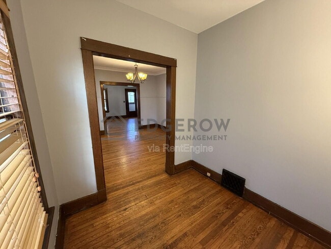 Building Photo - 567 Paris Ave SE