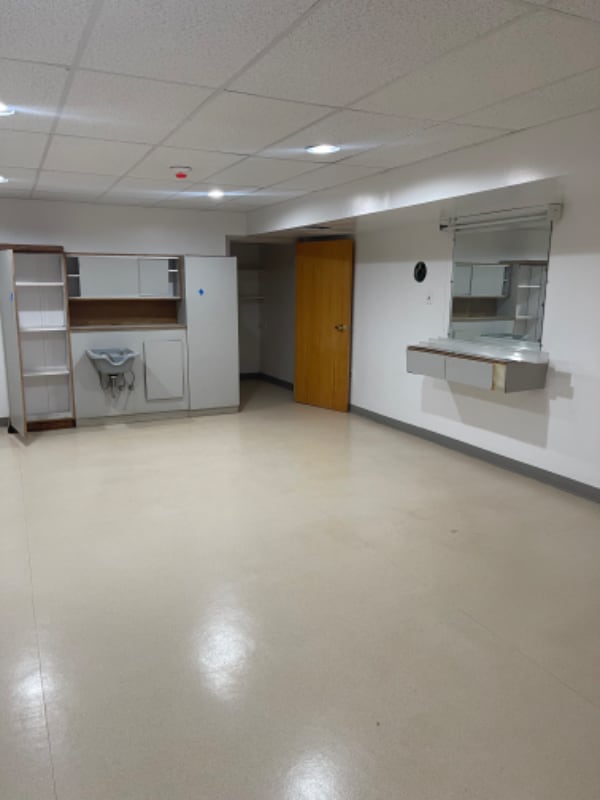 Building Photo - 215 E 21st St