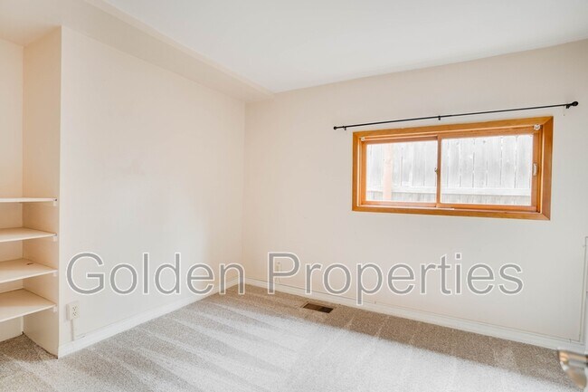 Building Photo - 406 S 14th St