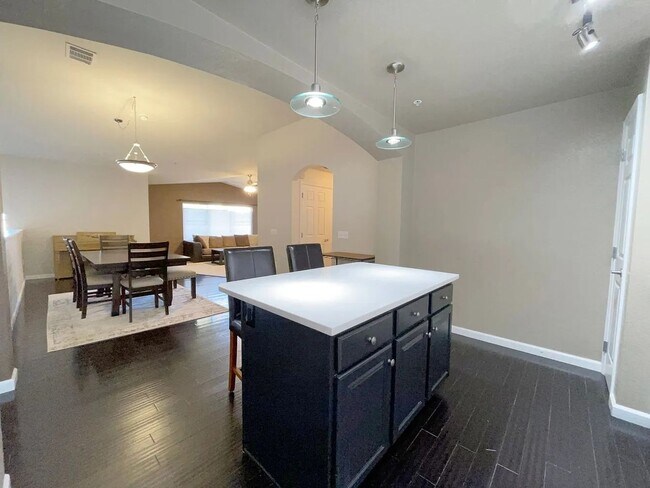 Building Photo - Spacious 2 Bed, 2 Bath + Office Townhome with Attached Garage | Broadlands Community