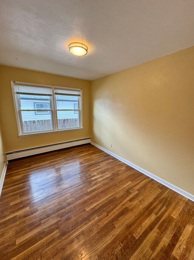 Building Photo - South Hill Cozy 3 bed 2 bath
