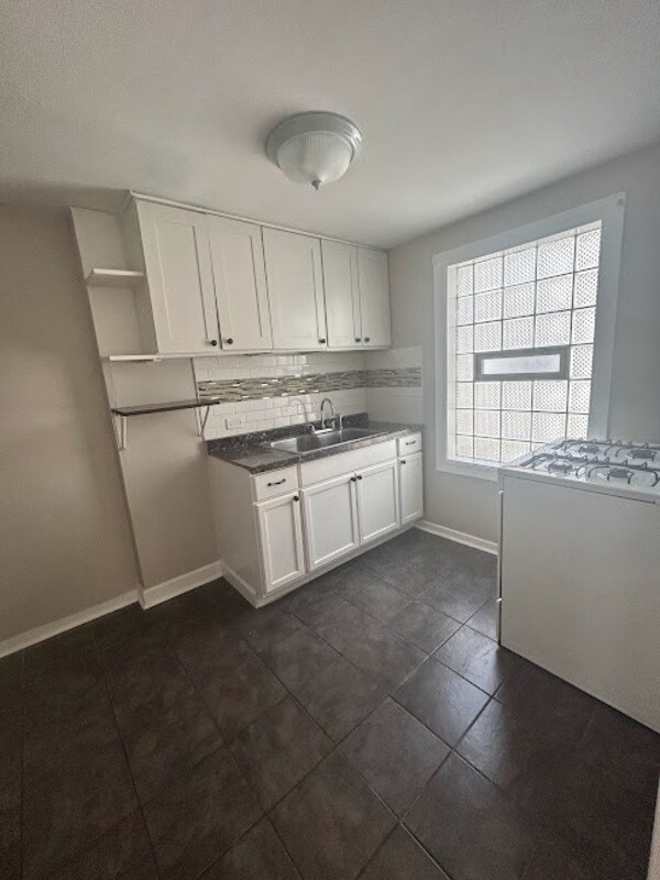 Building Photo - 10852 S Buffalo Ave