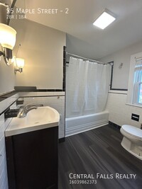 Building Photo - 25 Maple St