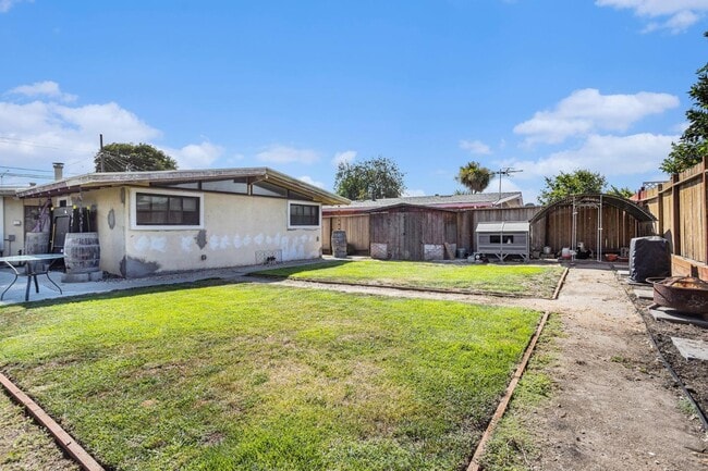 Building Photo - 27727 Orlando Ave