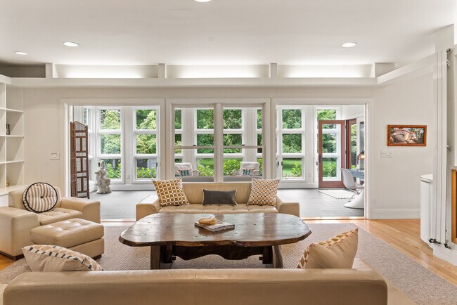 Building Photo - 175 Ruggles Ave