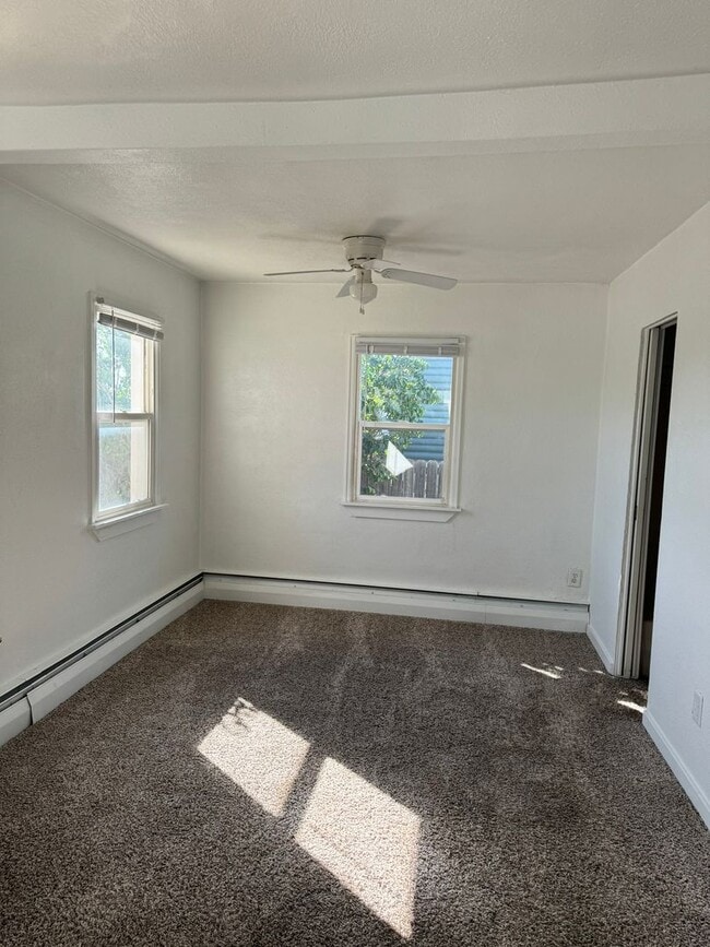 Building Photo - 2114 E 11th St