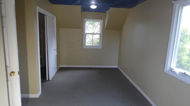 Building Photo - 516 9th St