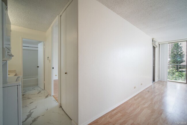 Building Photo - 1 BD/ 1 BA in Pearl One
