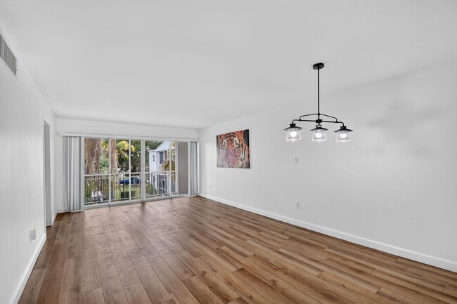 Building Photo - 1505 Crescent Cir