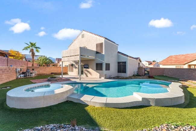 Building Photo - Stylish Pool Home with Open Living Spaces and Inviting Outdoor Retreat!