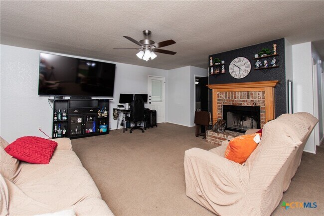 Building Photo - 3309 Lorena Dr