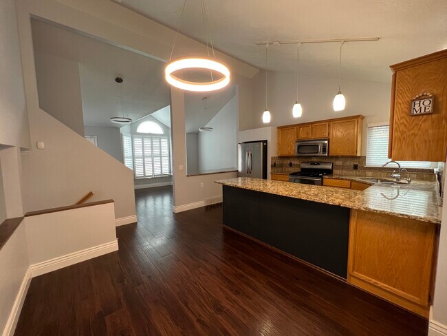 Kitchen - 5577 S Walden Glen Dr