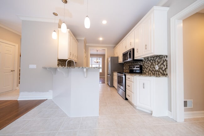 Building Photo - 3290 N Shore Dr