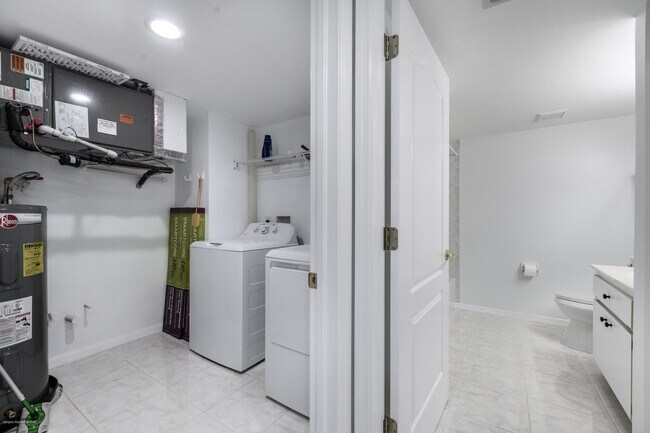 Building Photo - PRICE DROP!! UNFURNISHED ANNUAL RENTAL. CL...