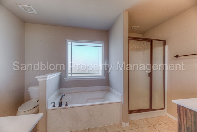 Building Photo - FOR LEASE | Jenks | 4 Bed, 2.5 Bath | $184...