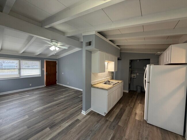 Building Photo - 1582 Bluebird Ln