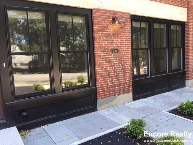 Building Photo - 2044 Beacon St