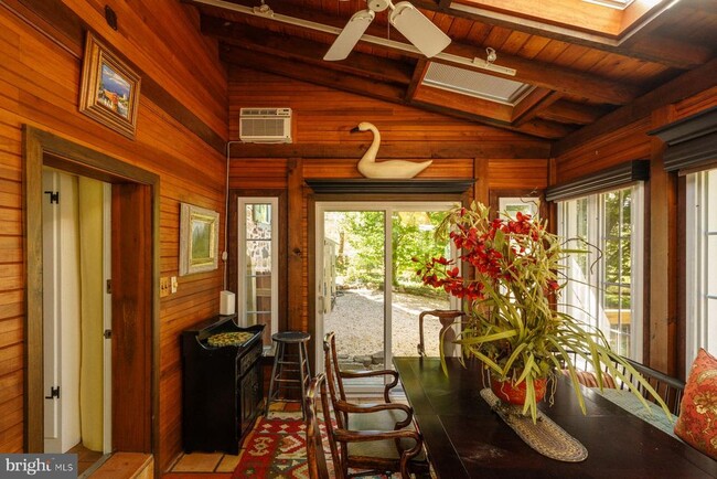 Building Photo - 2943 Windy Bush Rd